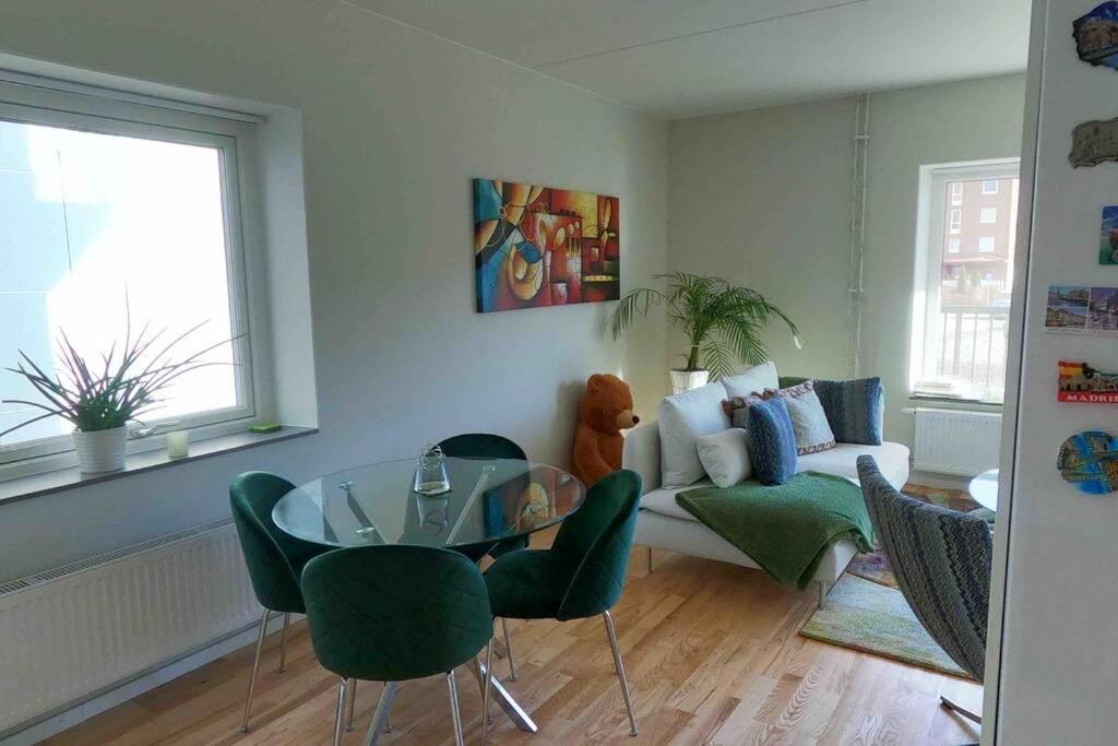 Homestay - Private Room In An Apartment Göteborg Exteriér fotografie